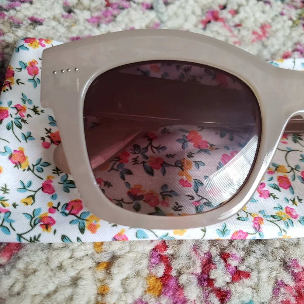 Nine West beautiful nude